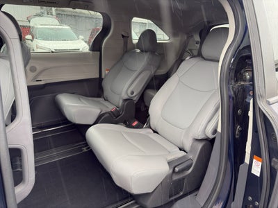 2022 Toyota Sienna XLE