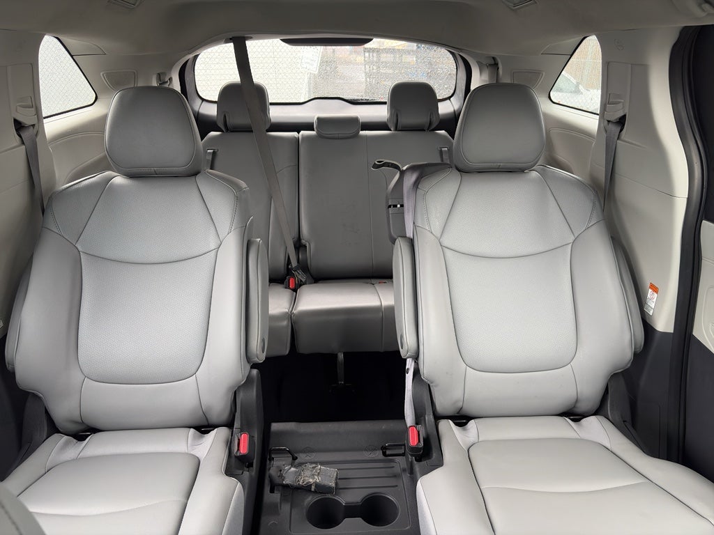 2022 Toyota Sienna XLE