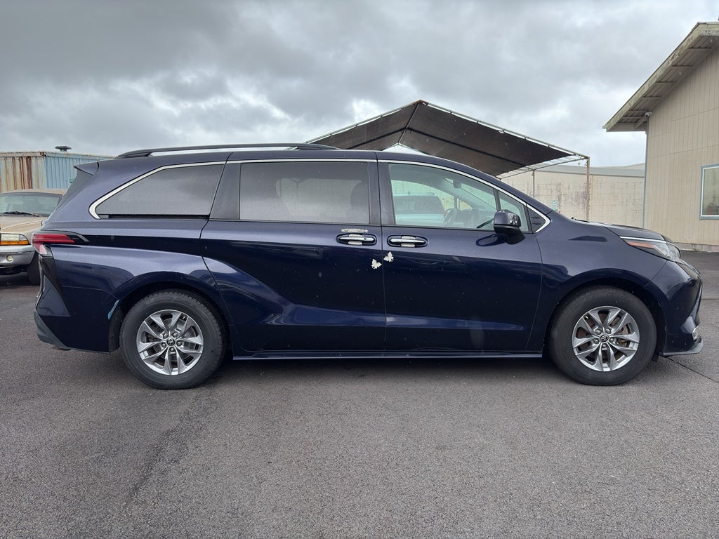 2022 Toyota Sienna XLE