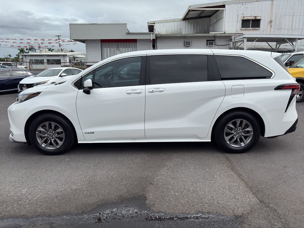 2021 Toyota Sienna LE