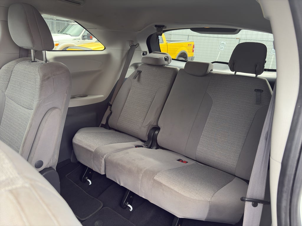 2021 Toyota Sienna LE