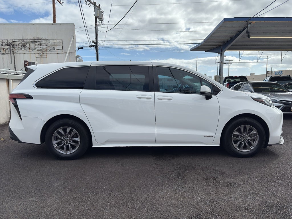 2021 Toyota Sienna LE