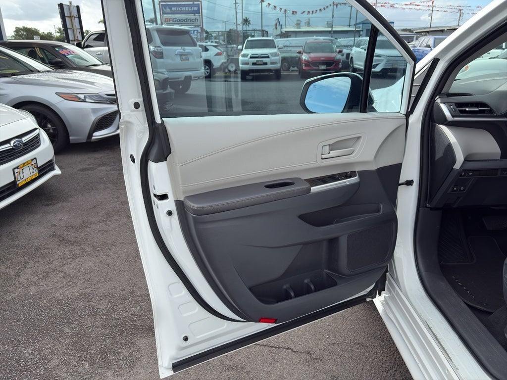 2021 Toyota Sienna LE