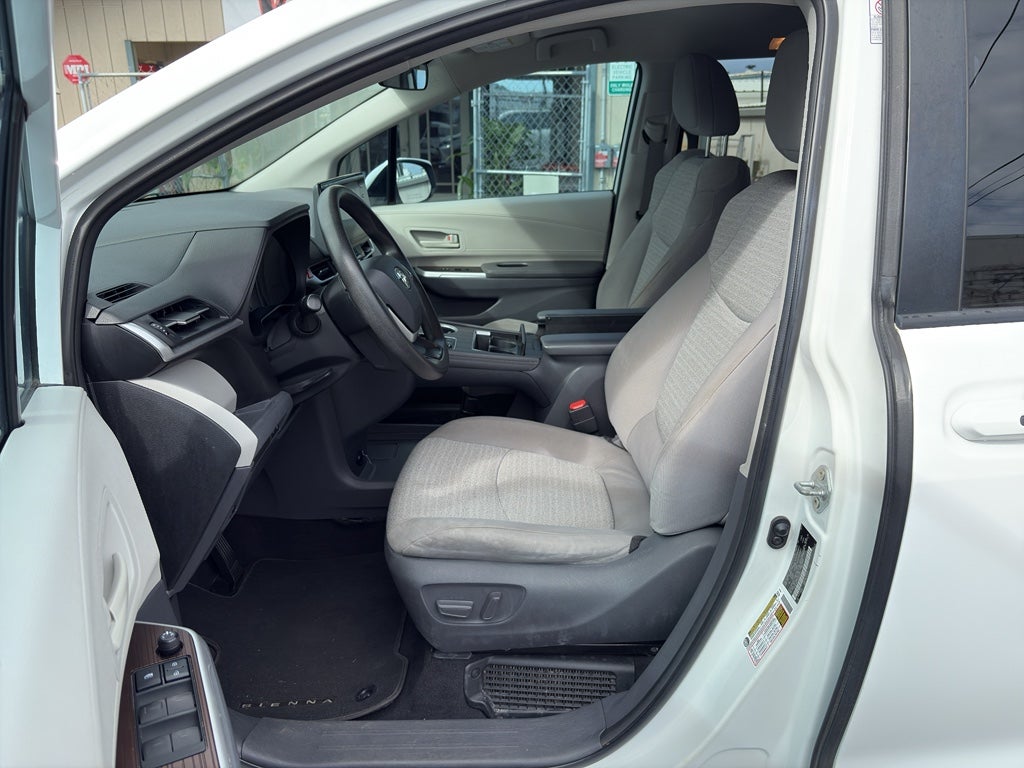2021 Toyota Sienna LE
