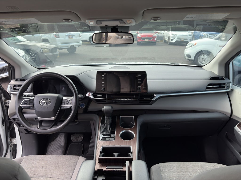 2021 Toyota Sienna LE