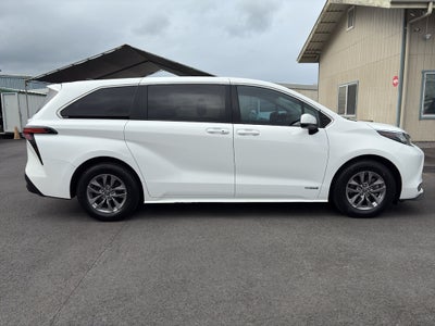 2021 Toyota Sienna LE