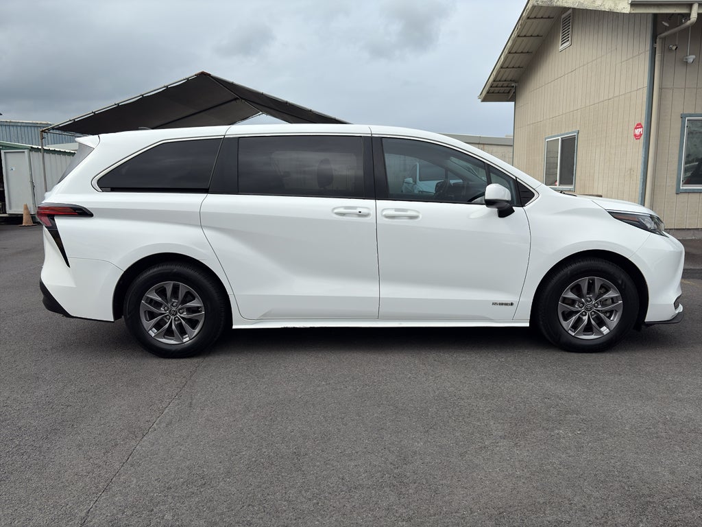 2021 Toyota Sienna LE