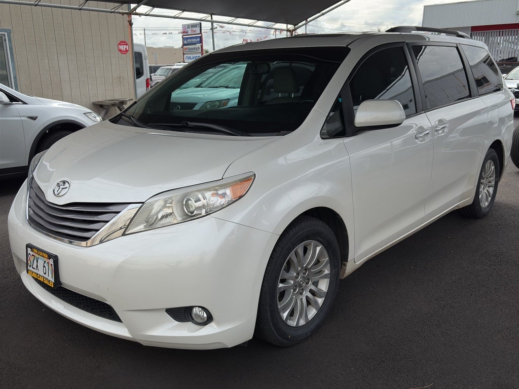 2017 Toyota Sienna XLE Auto Access Seat